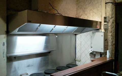 installation de hotte de cuisine de restaurant